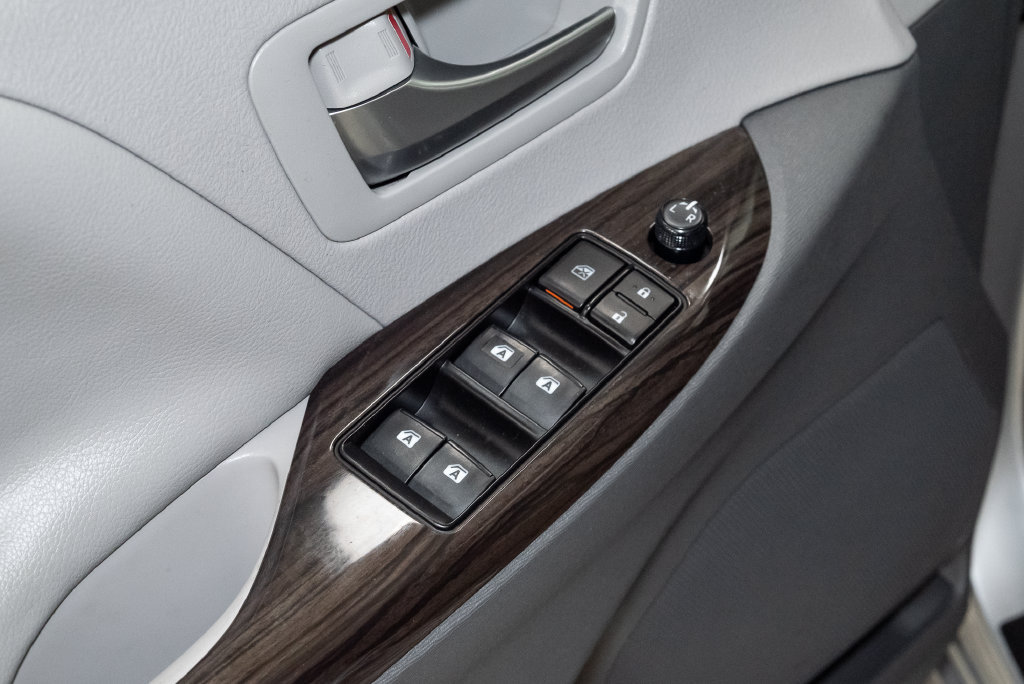 Used 2018 Toyota Sienna XLE Premium FWD image 10