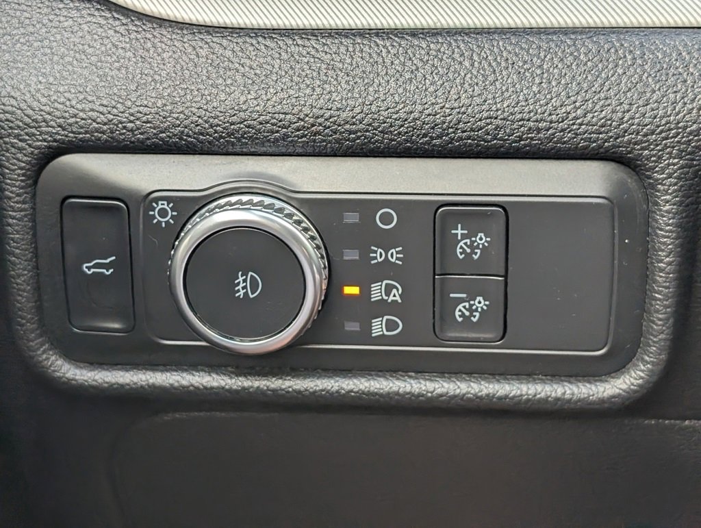 Used 2021 Ford Explorer XLT w/ Equipment Group 202A image 24