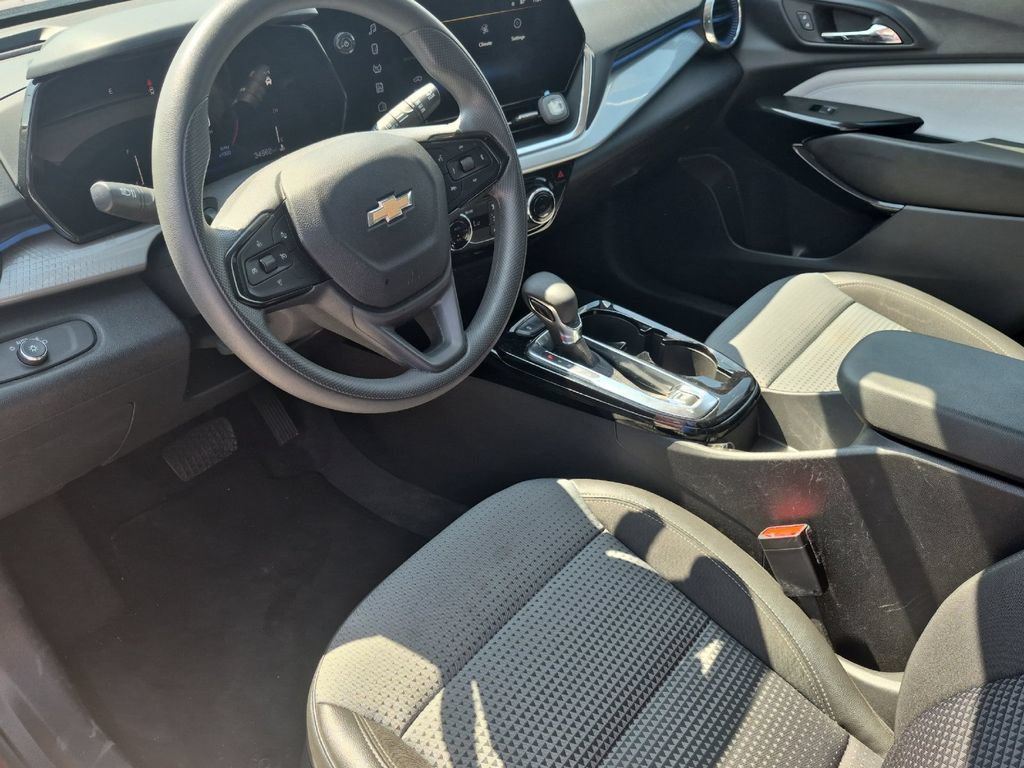 Used 2025 Chevrolet Trax LT FWD image 10