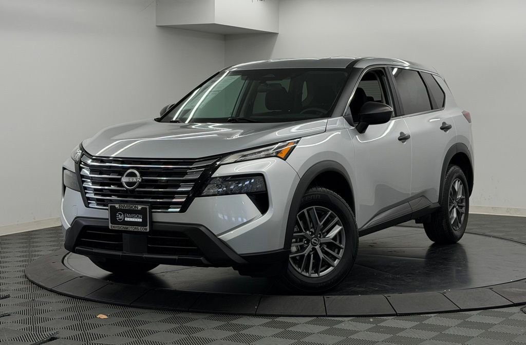Used 2024 Nissan Rogue S FWD video 3