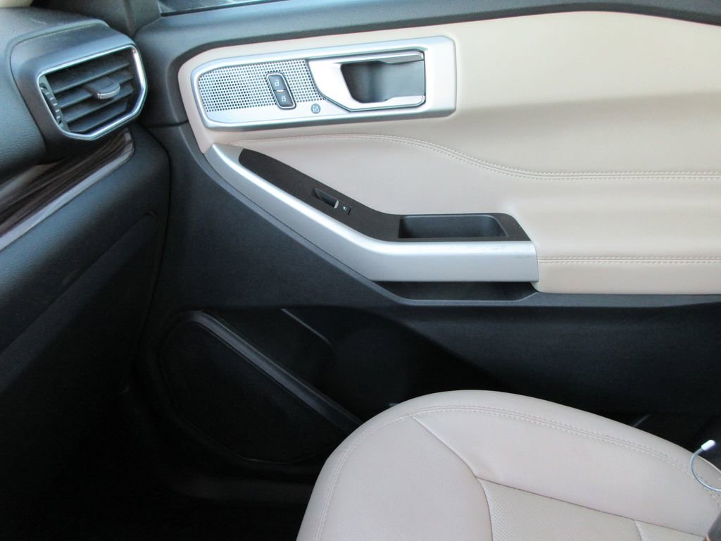 Used 2022 Ford Explorer Limited w/ Equipment Group 301A AWD/4WD image 37