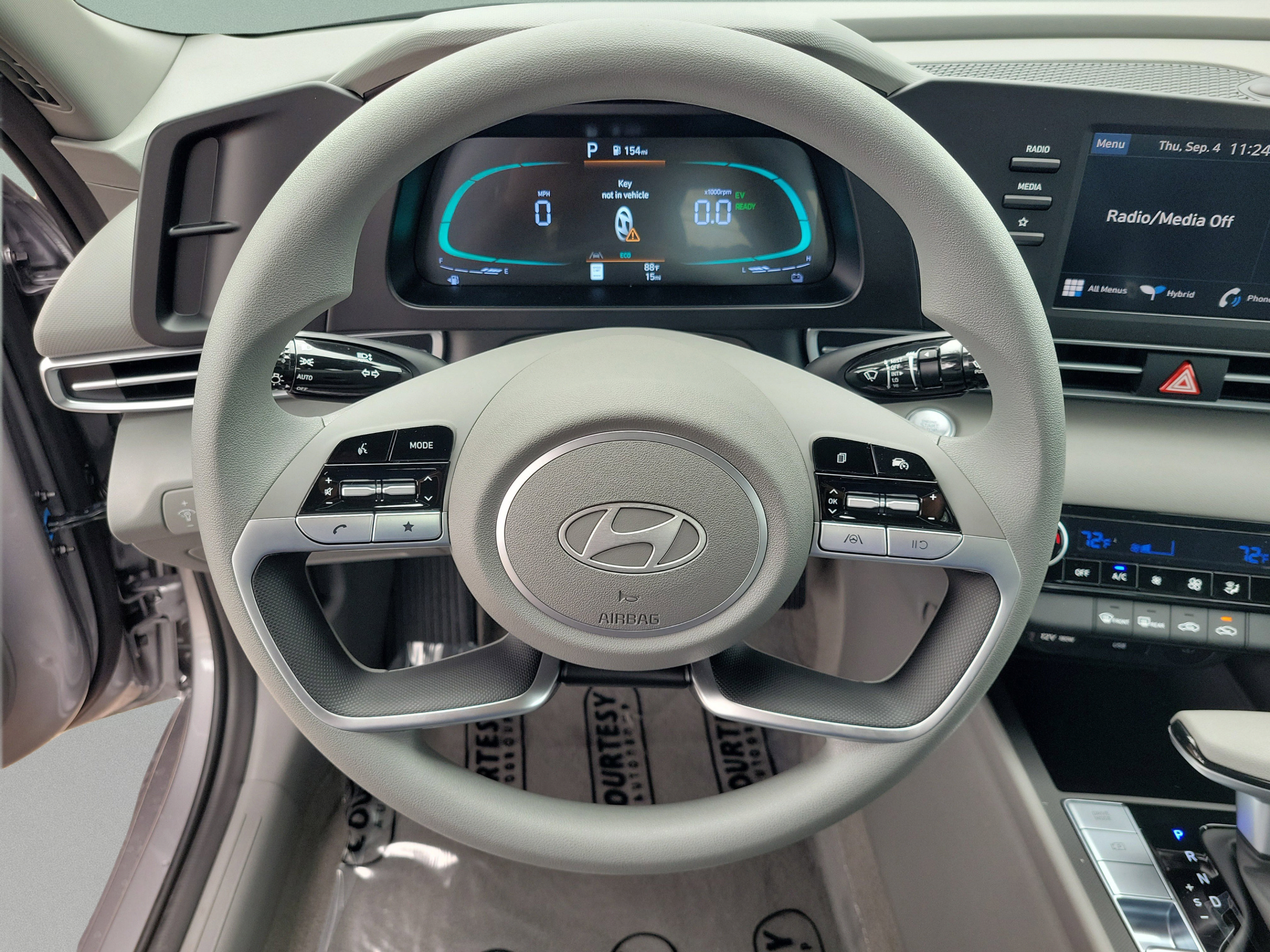 New 2025 Hyundai Elantra Hybrid FWD image 17