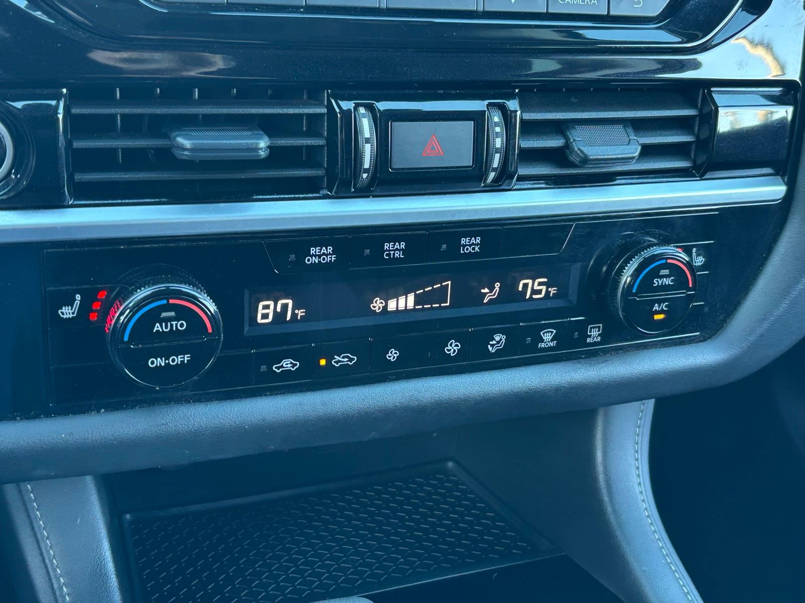 Used 2024 Nissan Pathfinder SV image 24