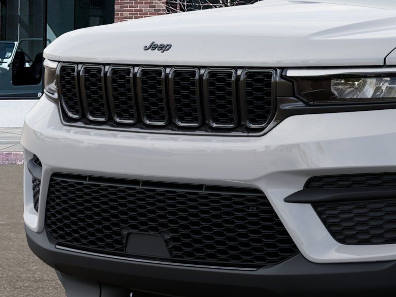New 2025 Jeep Grand Cherokee Altitude image 11