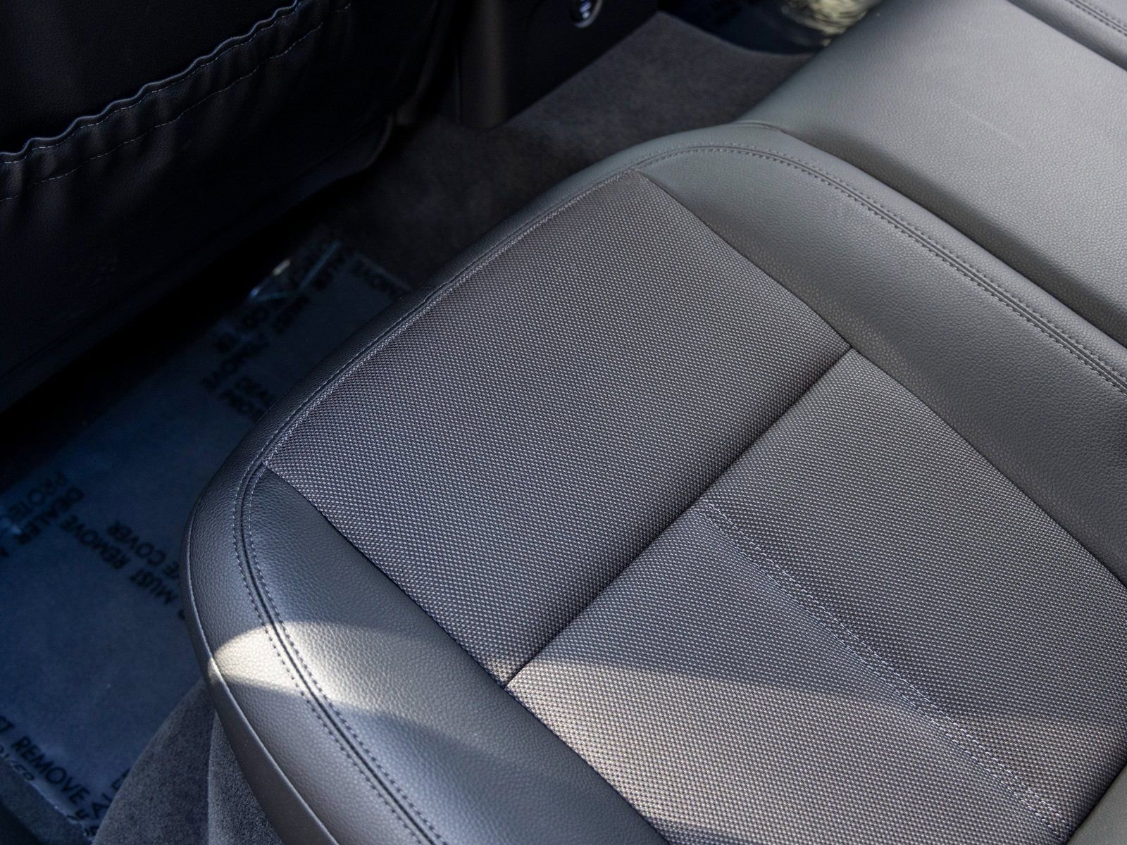 Certified 2025 Porsche Macan image 42