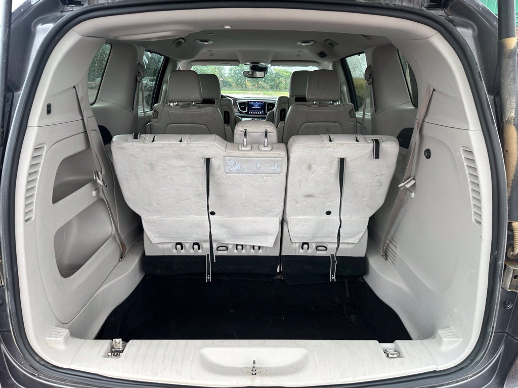 Used 2018 Chrysler Pacifica Touring-L Plus FWD image 27