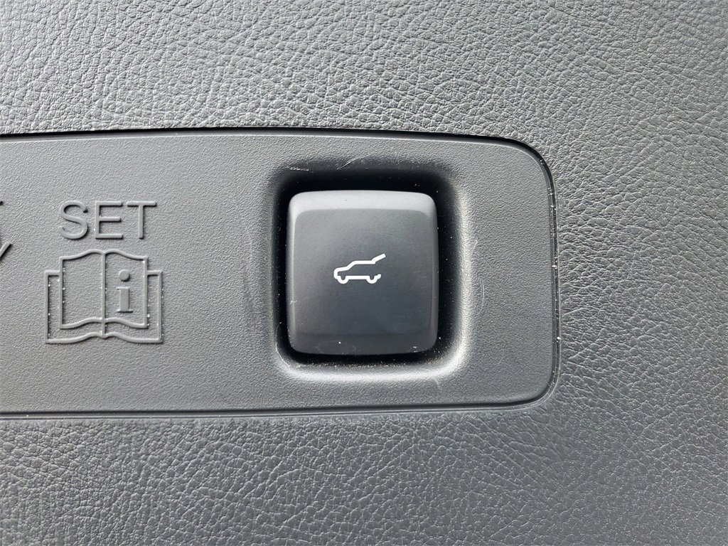 Used 2023 Lincoln Corsair FWD w/ Equipment Group 101A image 8