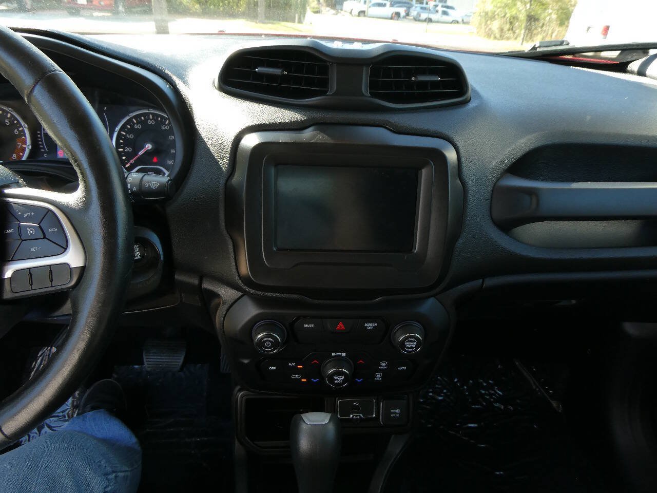 Used 2019 Jeep Renegade Latitude w/ Cold Weather Group FWD image 16