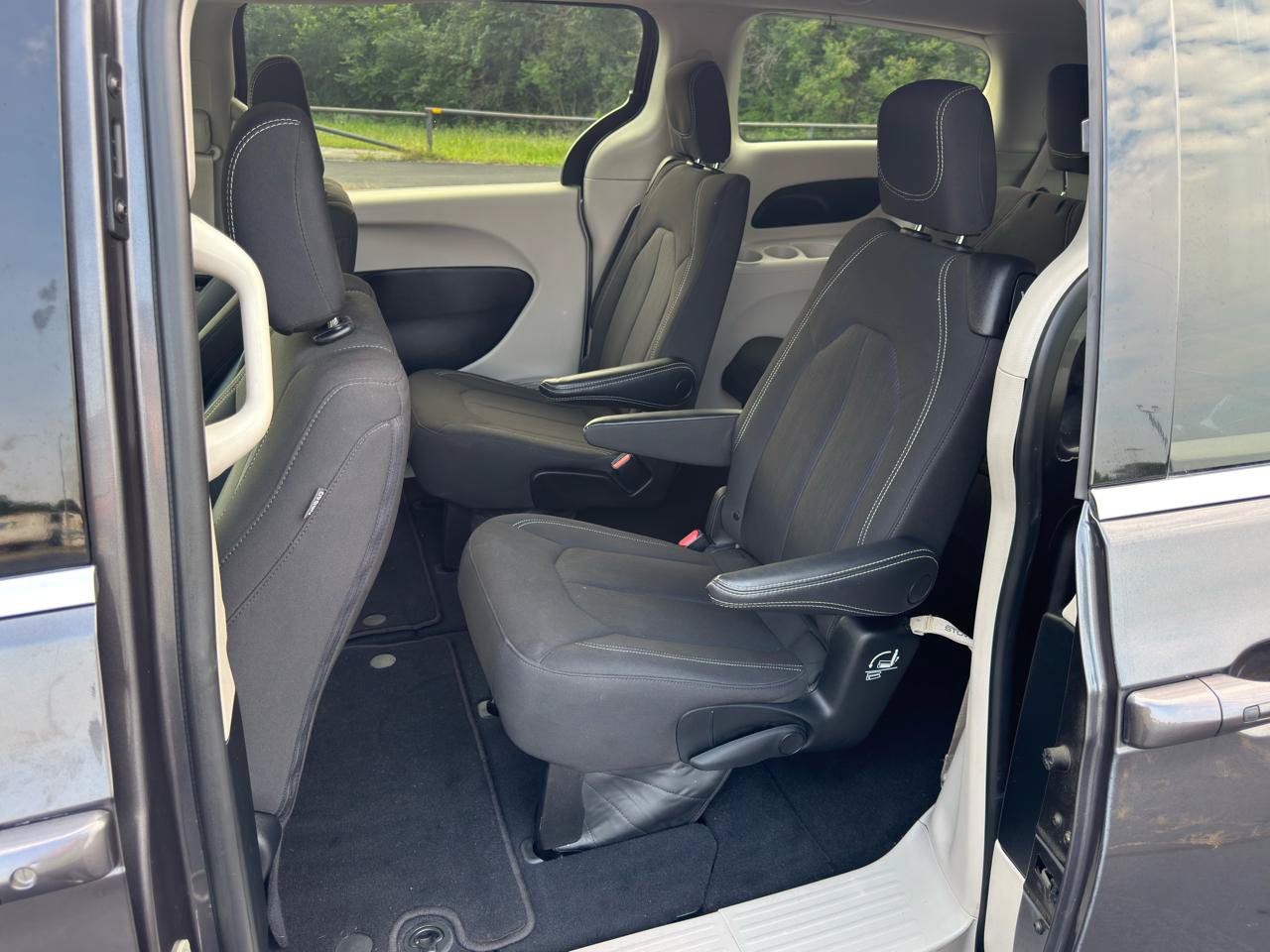 Used 2023 Chrysler Voyager LX FWD image 12