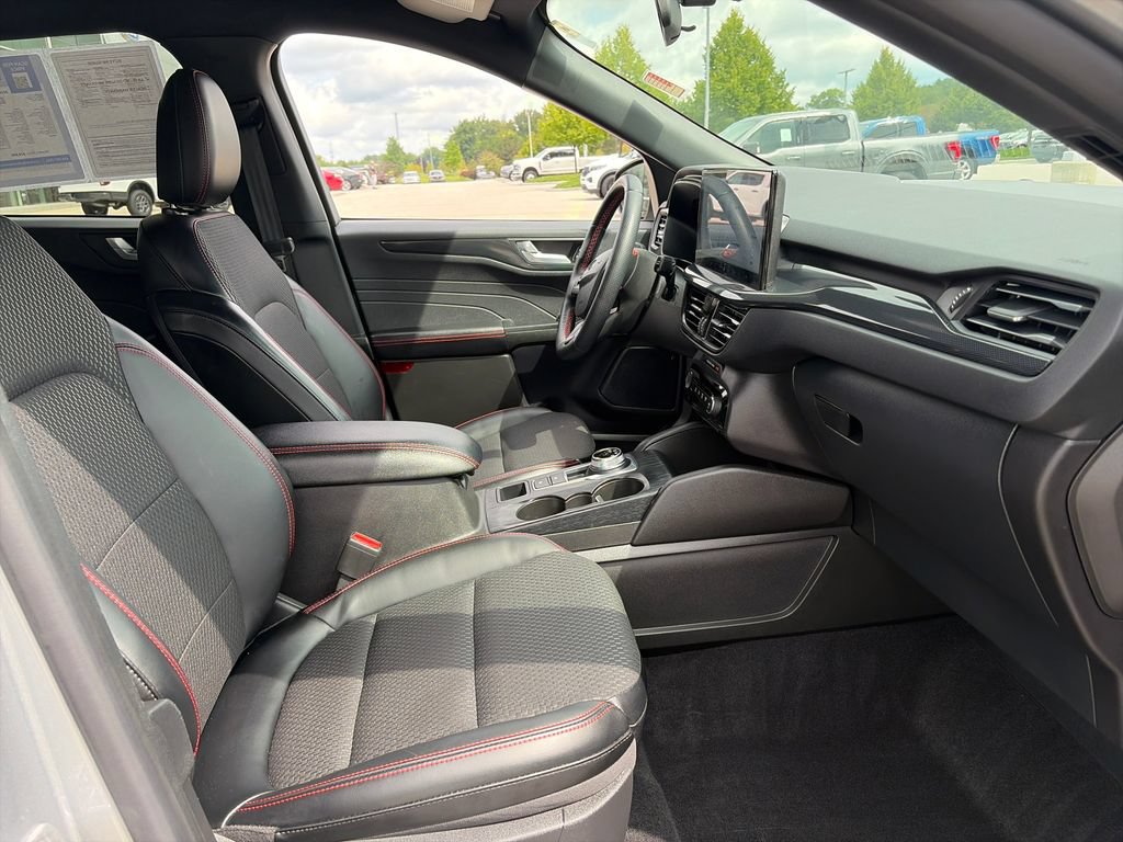Used 2024 Ford Escape ST-Line w/ Tech Pack #1 AWD/4WD image 11