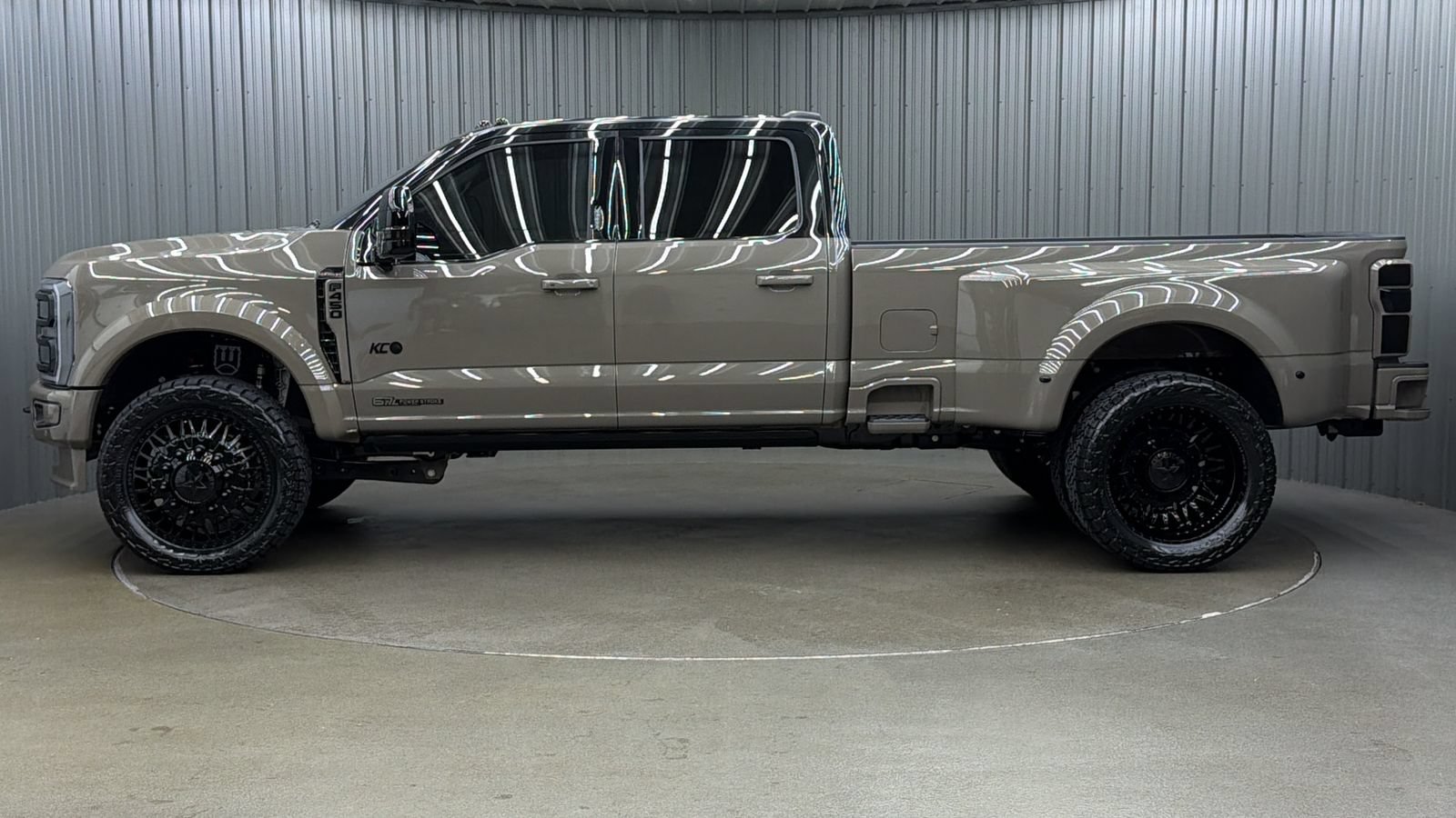 Used 2026 Ford F450 Platinum w/ Platinum Plus Package AWD/4WD image 2