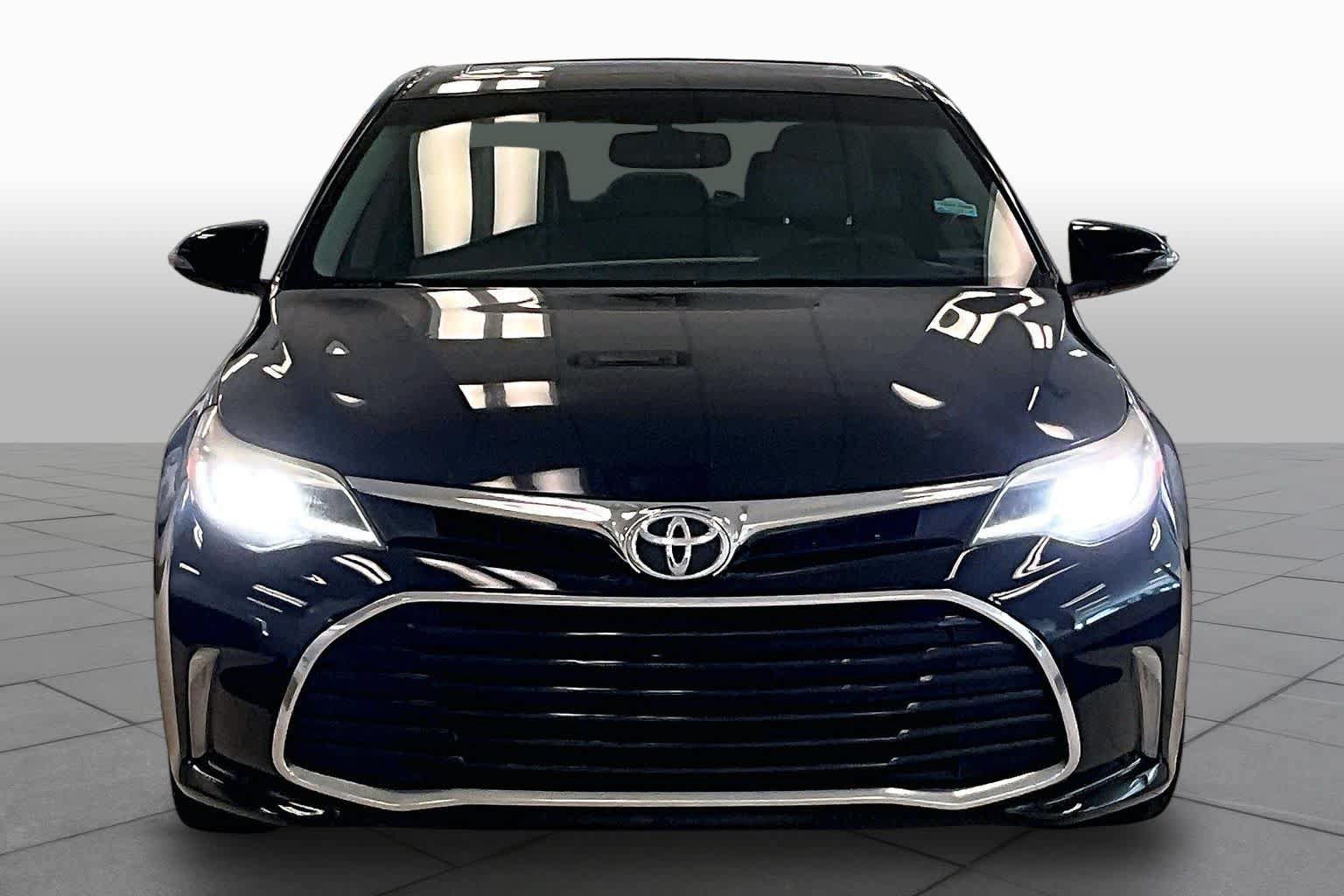 Used 2016 Toyota Avalon Touring FWD image 3