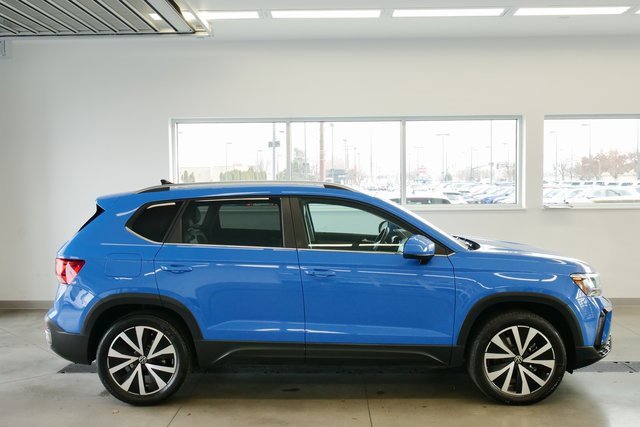 Used 2022 Volkswagen Taos SE w/ Panoramic Sunroof Package image 7
