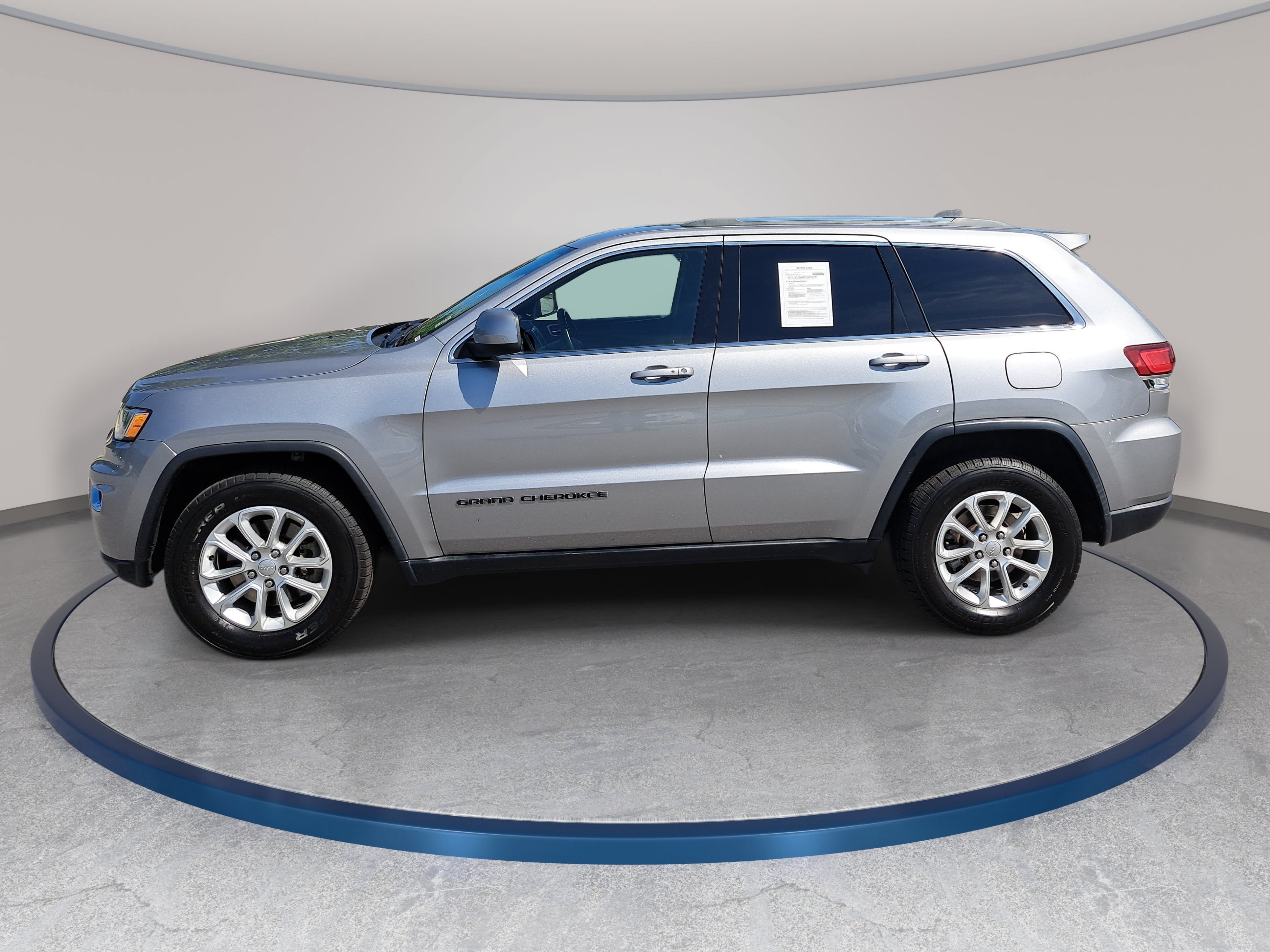 Used 2021 Jeep Grand Cherokee Laredo RWD image 8