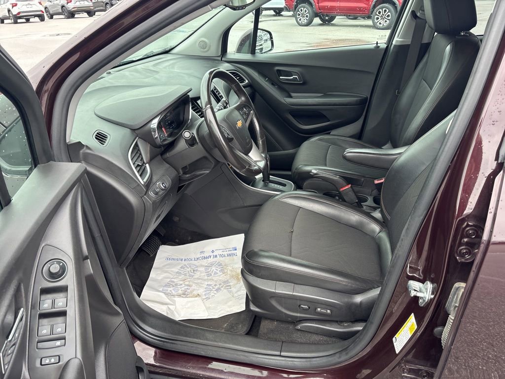 Used 2022 Chevrolet Trax LT w/ Driver Confidence Package AWD/4WD image 19