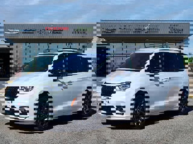 Used 2025 Chrysler Pacifica Limited