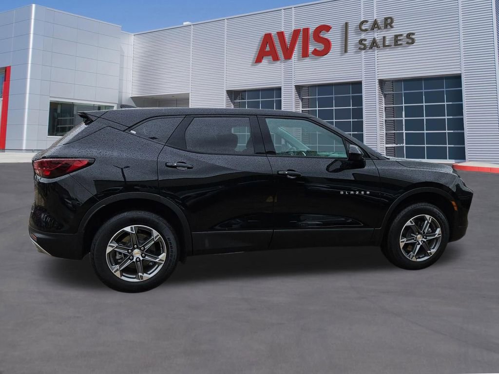Used 2025 Chevrolet Blazer LT FWD image 7