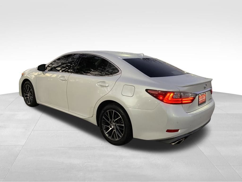 Used 2016 Lexus ES 350 350 w/ Navigation System Package image 3