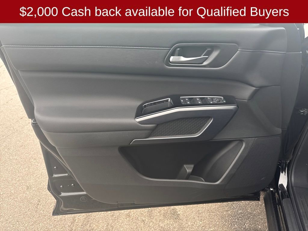 New 2026 Nissan Pathfinder SL image 11