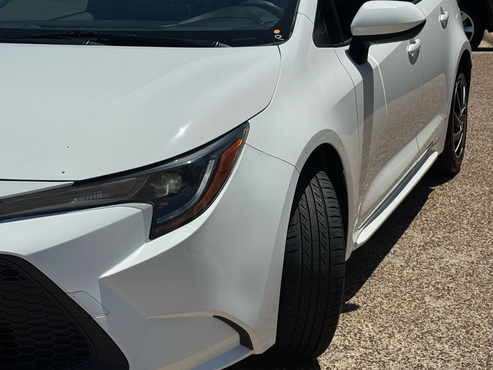 Used 2020 Toyota Corolla LE FWD image 3