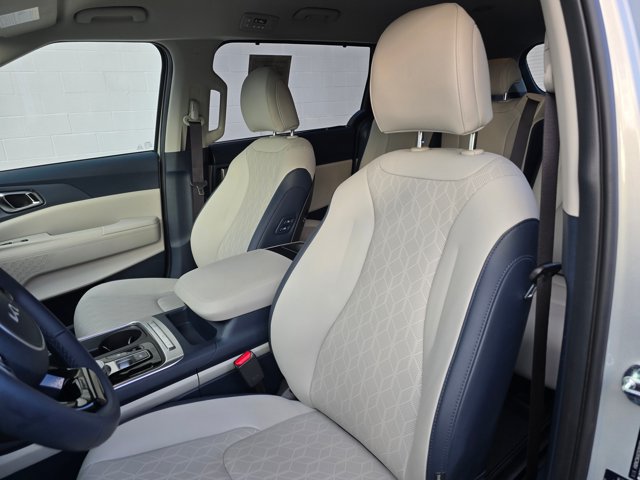 Used 2026 Kia Carnival EX FWD image 21
