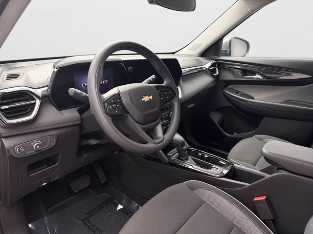 Used 2025 Chevrolet TrailBlazer LT w/ Driver Confidence Package AWD/4WD image 10