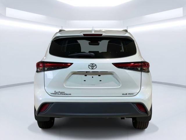 Used 2021 Toyota Highlander XLE AWD/4WD image 6