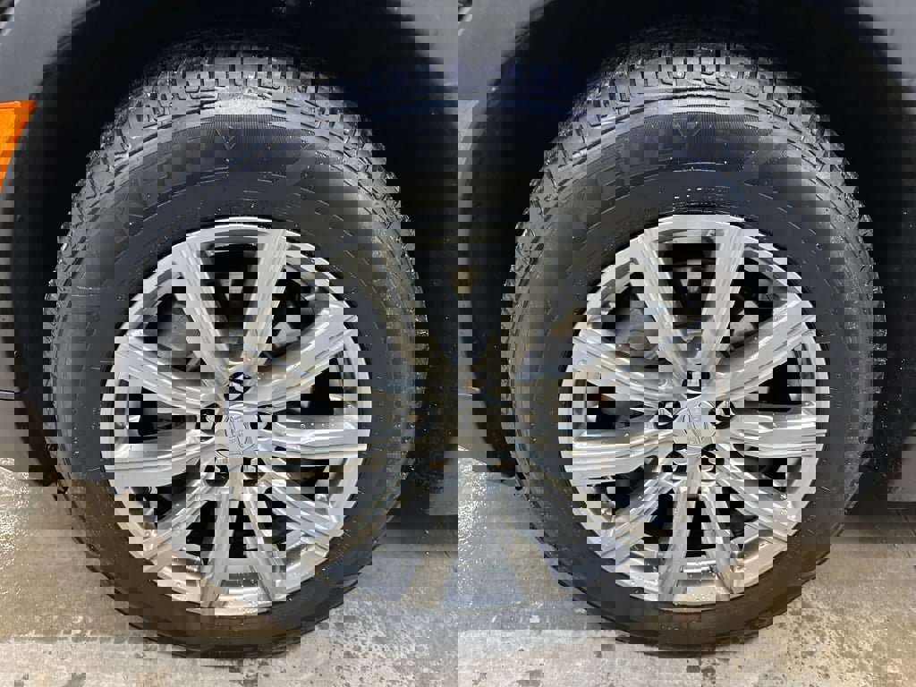 Certified 2022 Cadillac XT4 Premium Luxury w/ Enhanced Visibility Package image 39