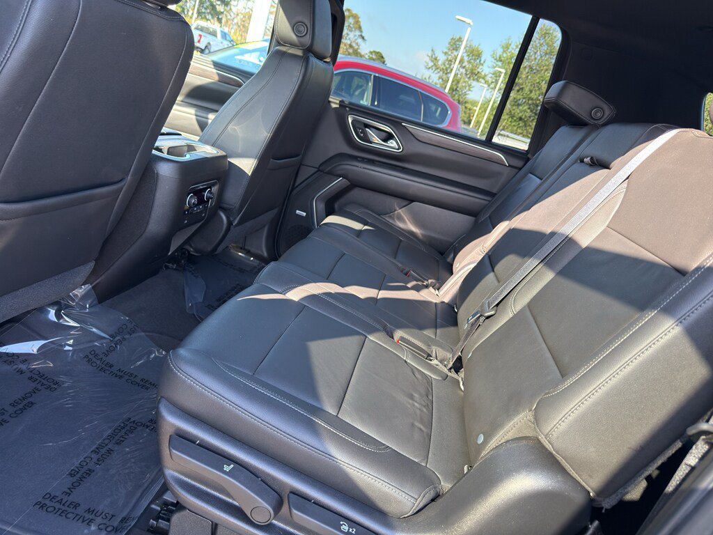 Used 2021 Chevrolet Suburban Z71 w/ Luxury Package AWD/4WD image 19