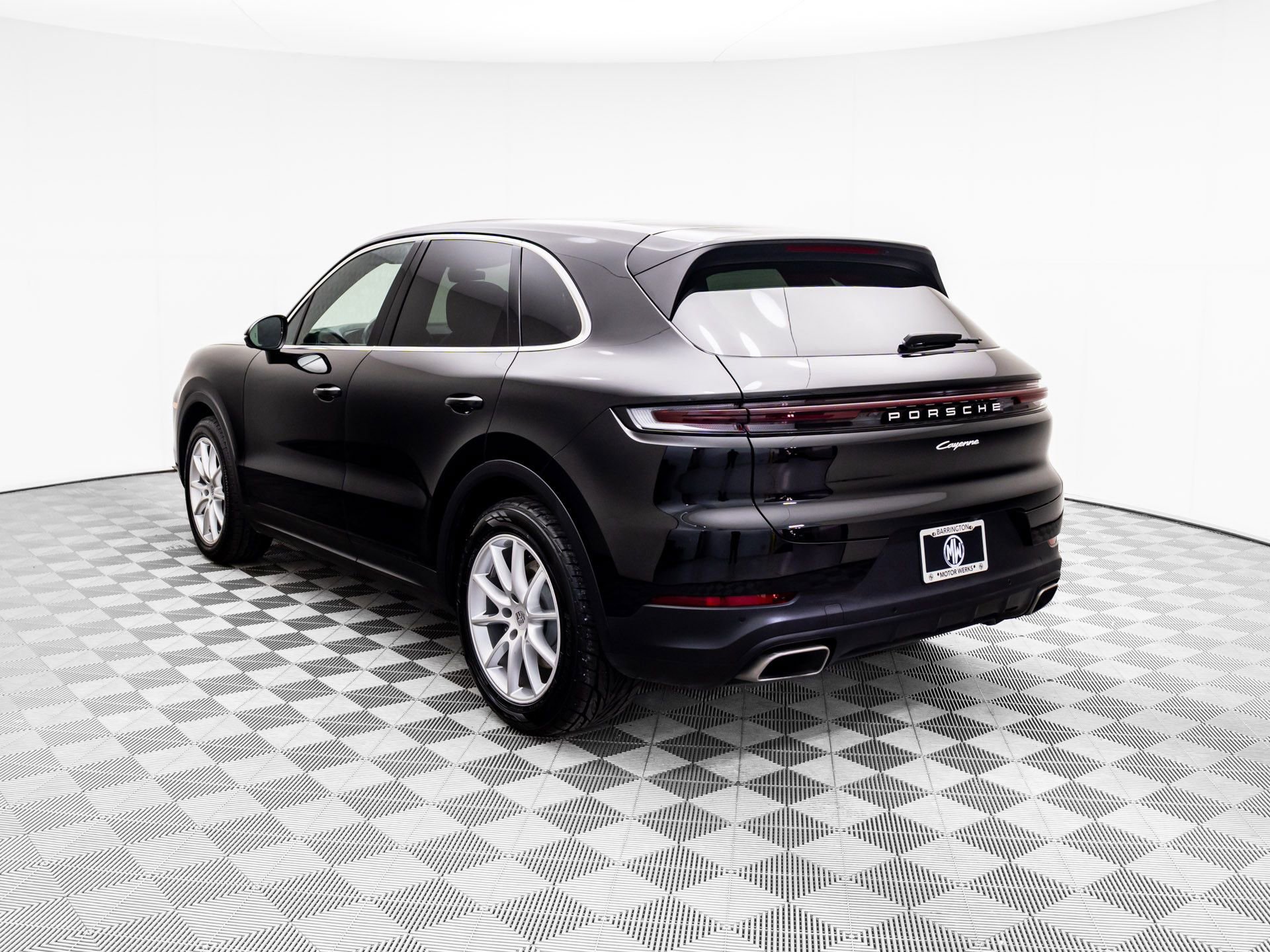 Used 2024 Porsche Cayenne image 3