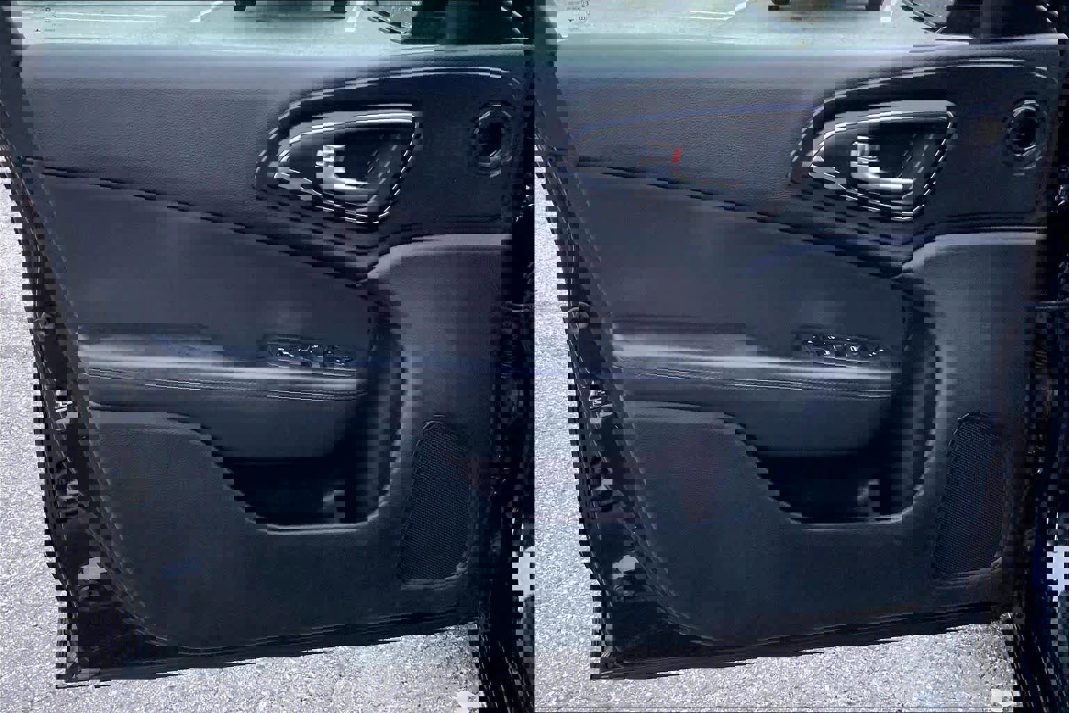 Used 2015 Chrysler 200 LX image 20