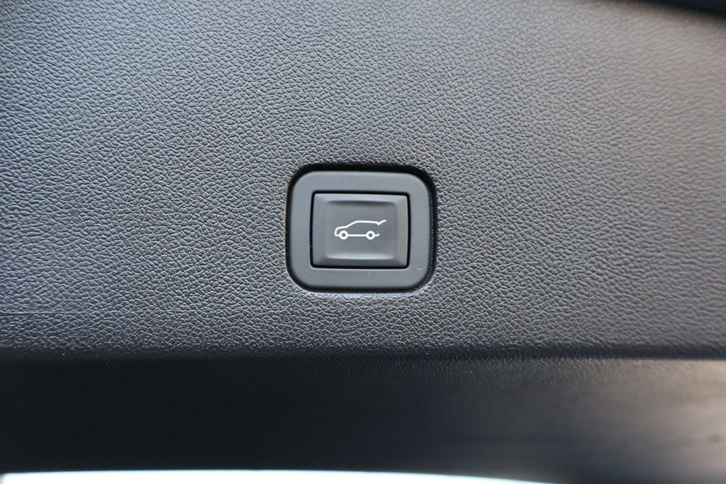 Used 2025 Cadillac XT6 Premium Luxury image 29