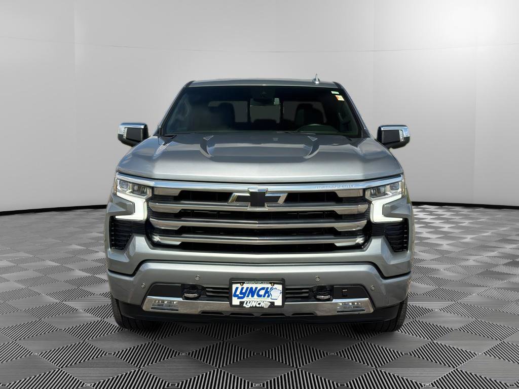 Used 2025 Chevrolet Silverado 1500 High Country w/ High Country Premium Package AWD/4WD image 7