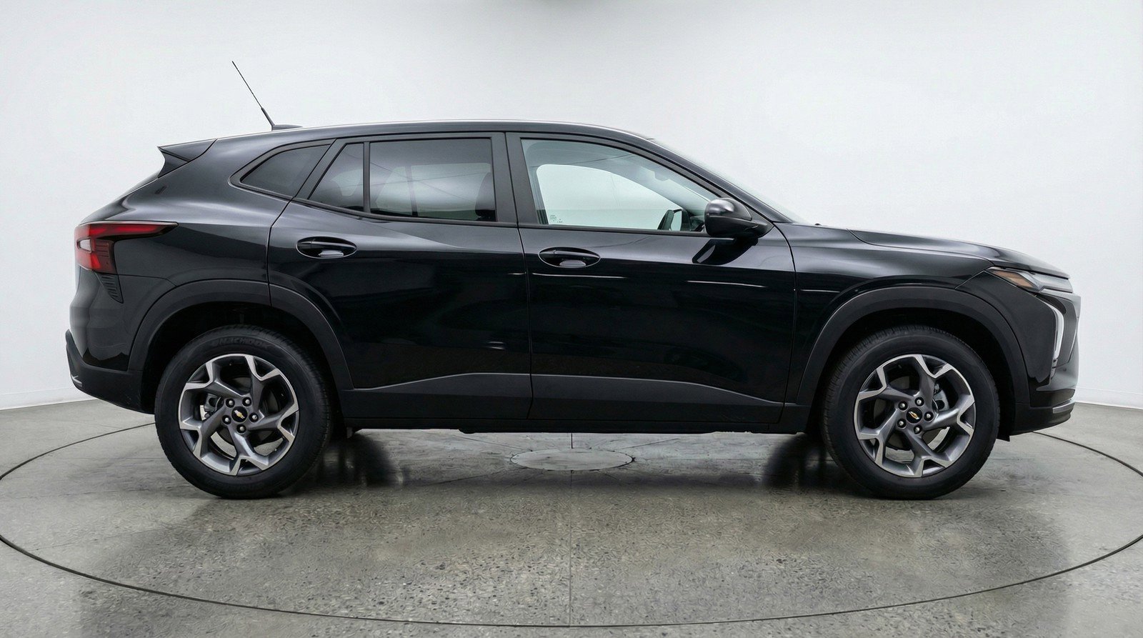 Used 2025 Chevrolet Trax LT w/ LT Convenience Package image 11