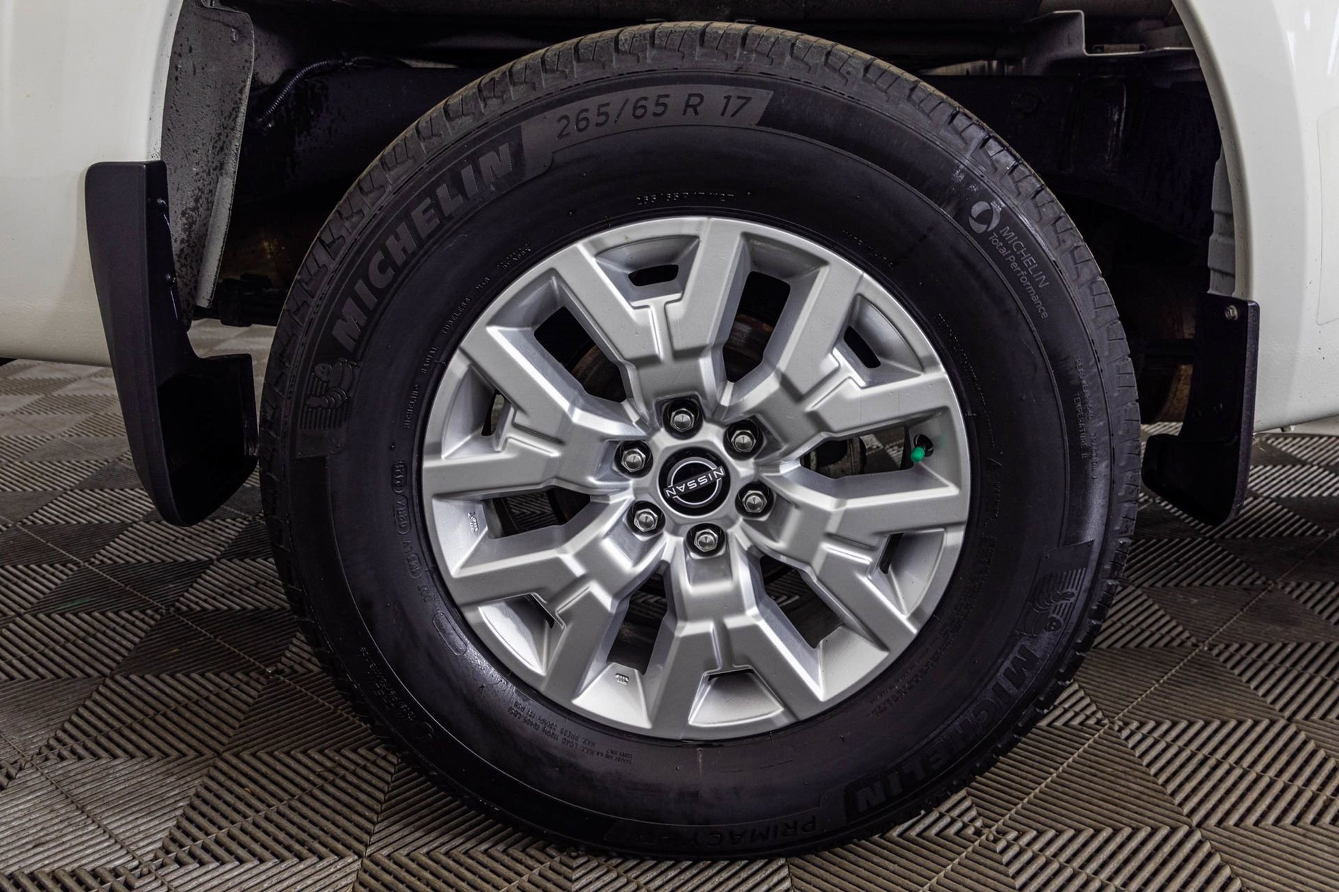 Used 2022 Nissan Frontier SV image 50