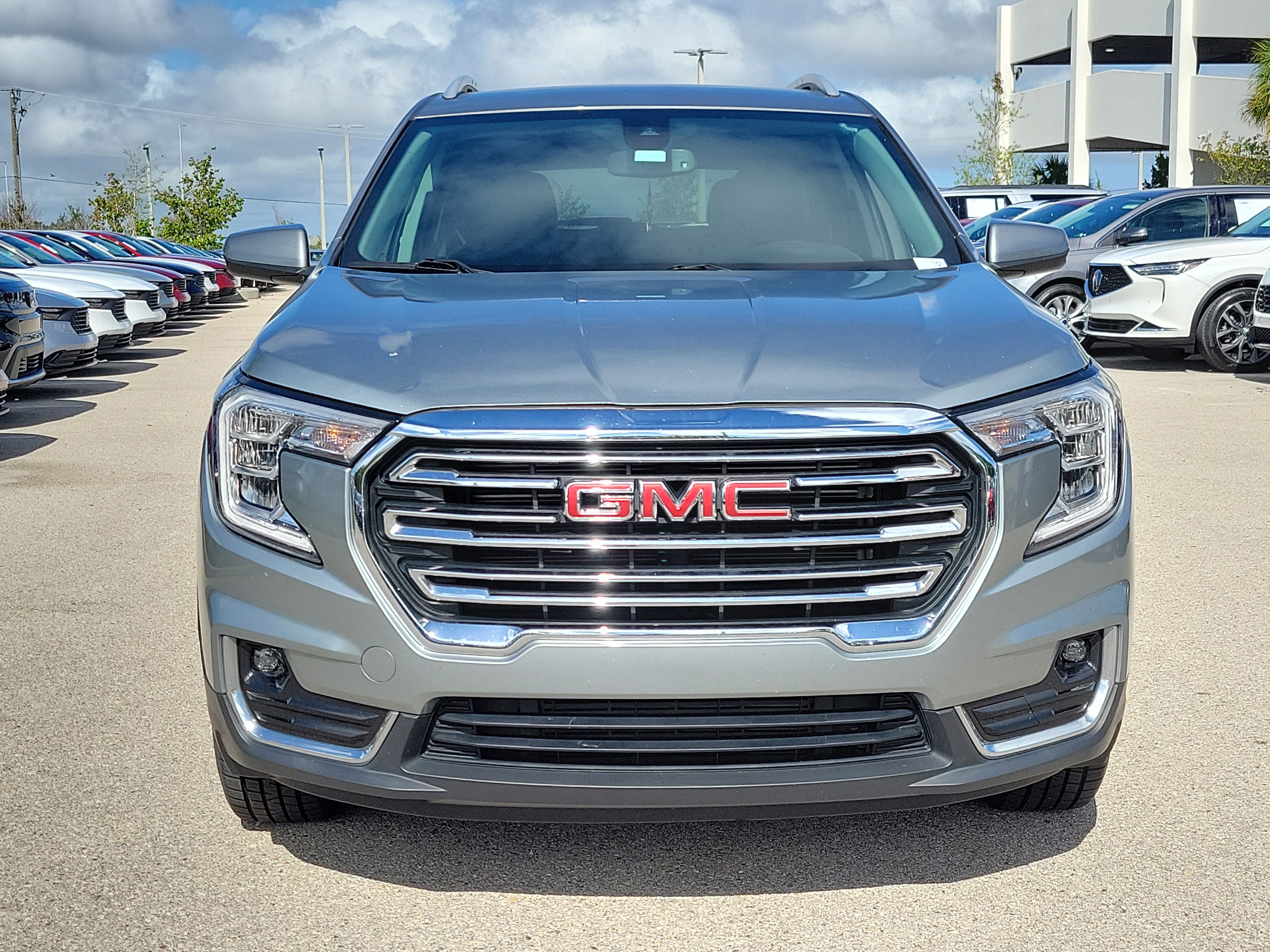 Used 2023 GMC Terrain SLT AWD/4WD image 2