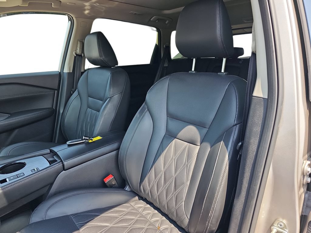 Used 2024 Nissan Rogue Platinum w/ Platinum Premium Package FWD image 15