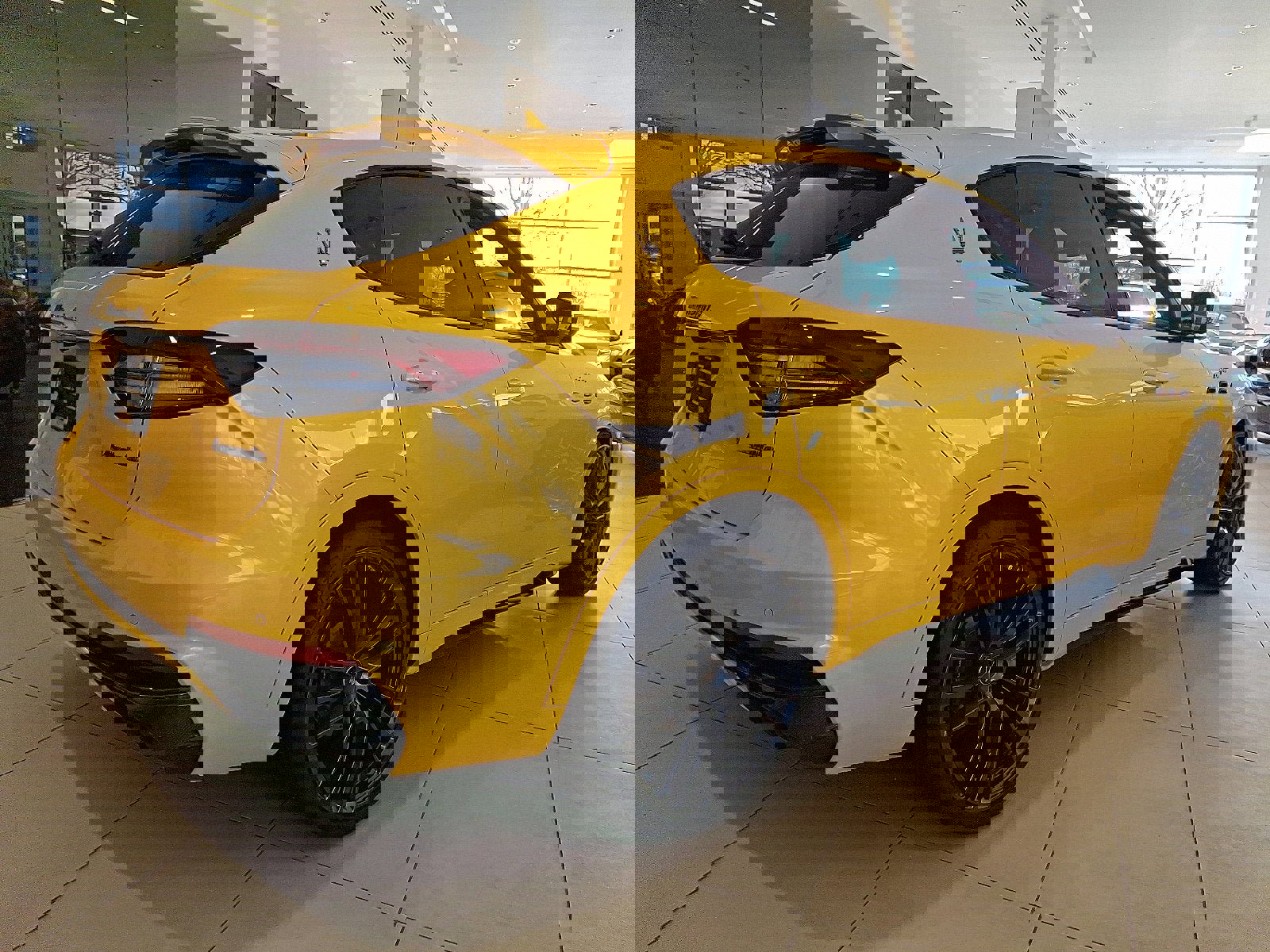 Used 2023 Maserati Levante Trofeo image 4