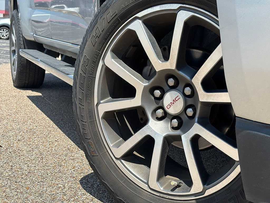Used 2018 GMC Canyon Denali RWD image 2