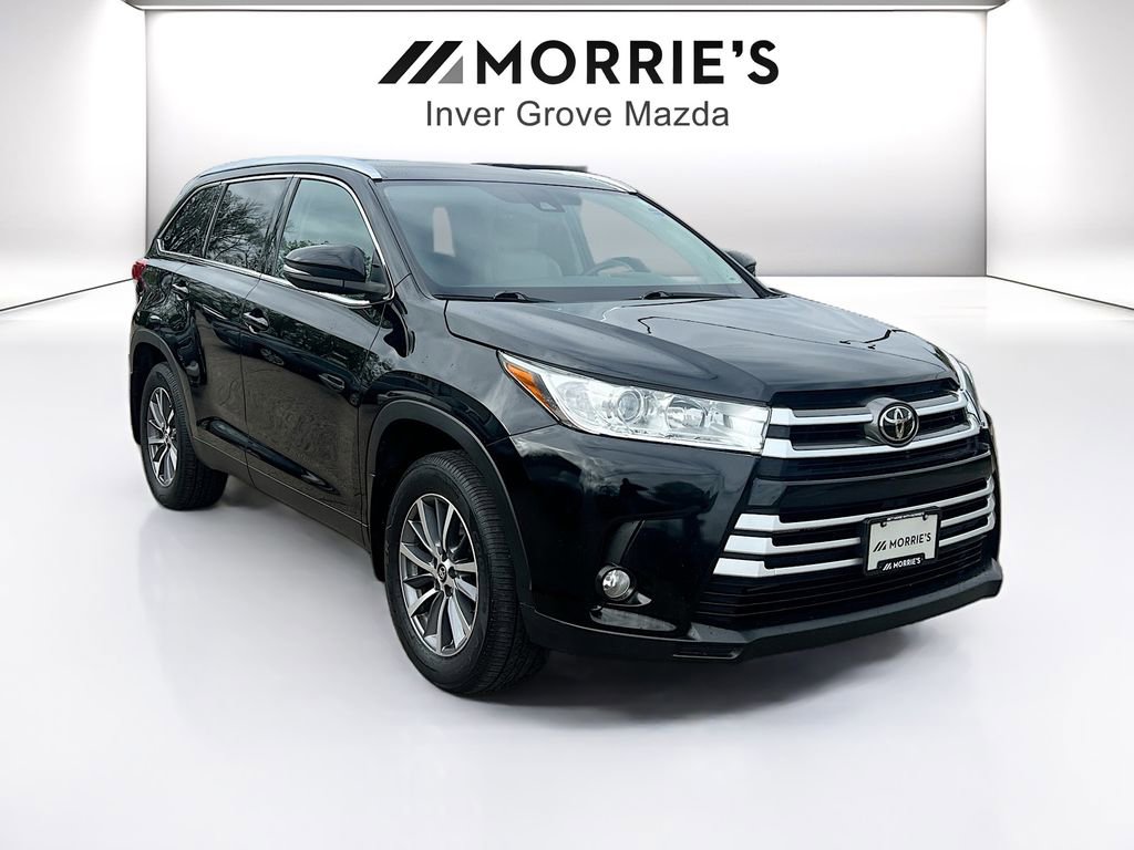 Used 2019 Toyota Highlander XLE AWD/4WD image 3
