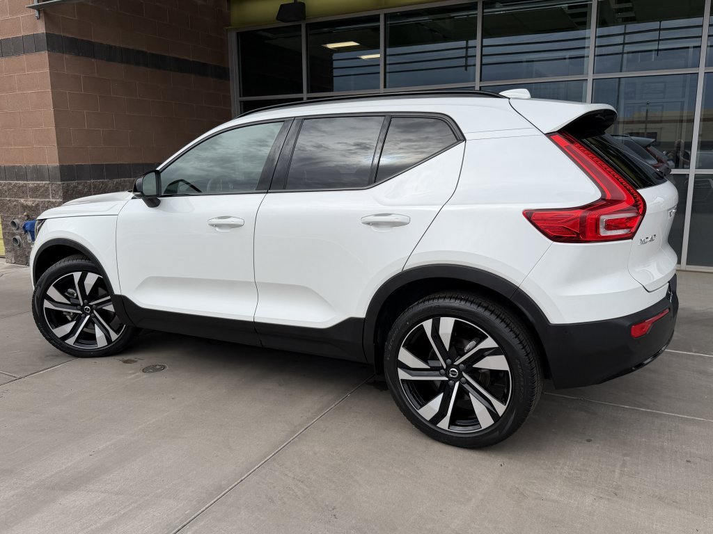 Used 2023 Volvo XC40 B5 Plus w/ Driver Assist Package AWD/4WD image 5