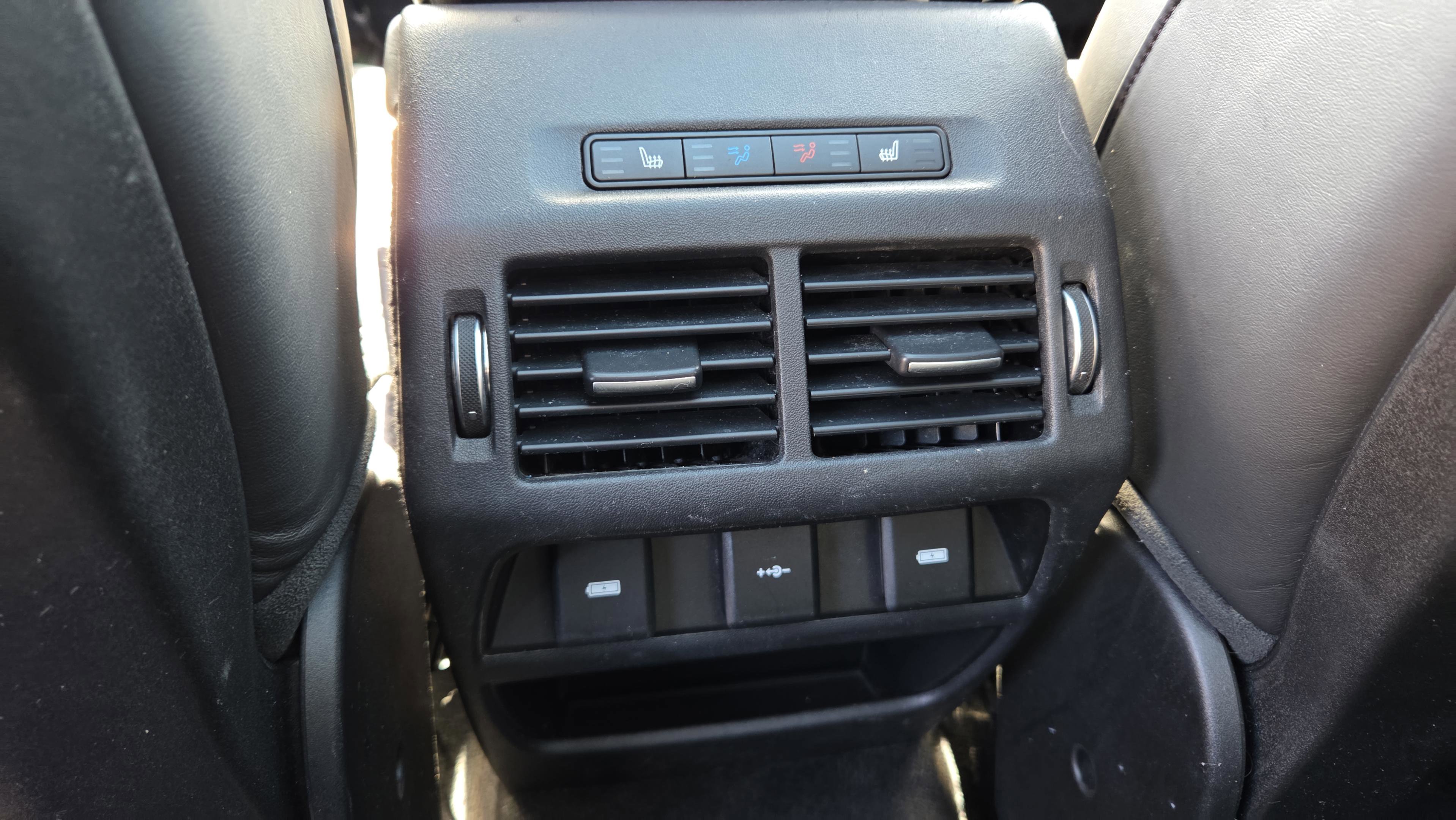 Used 2020 Land Rover Discovery Sport SE R-Dynamic image 14