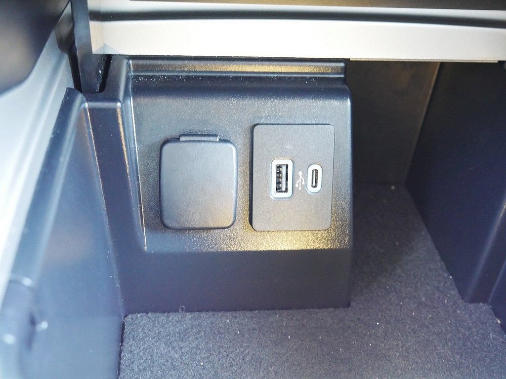 Used 2023 Ford Explorer XLT w/ Equipment Group 202A AWD/4WD image 43