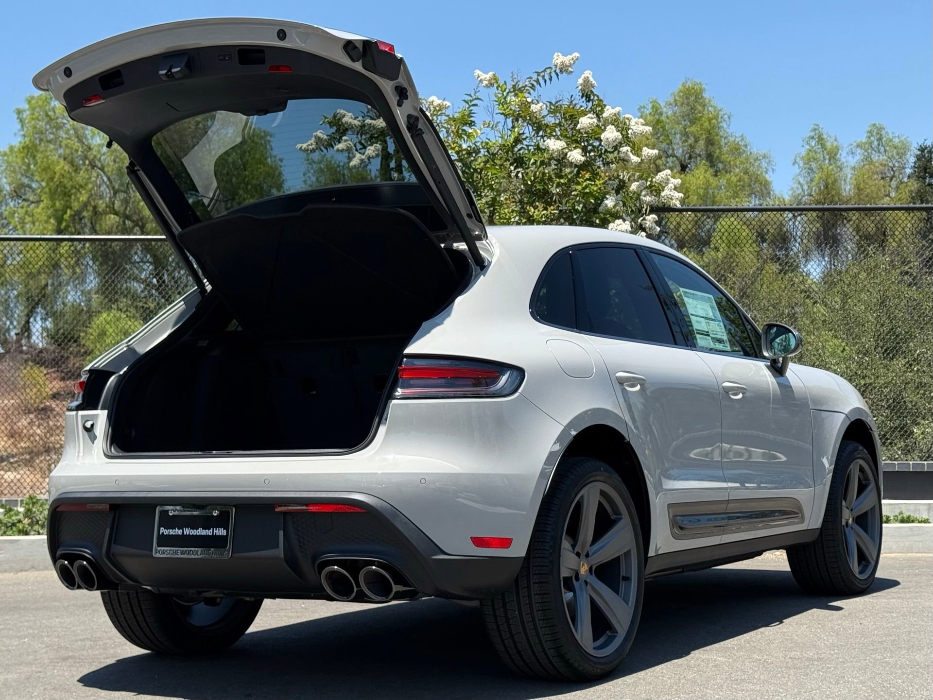 Used 2025 Porsche Macan image 32