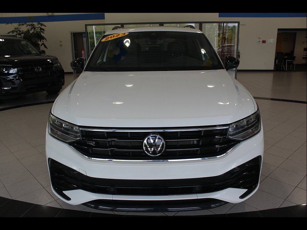 Used 2022 Volkswagen Tiguan SE R-Line AWD/4WD image 2