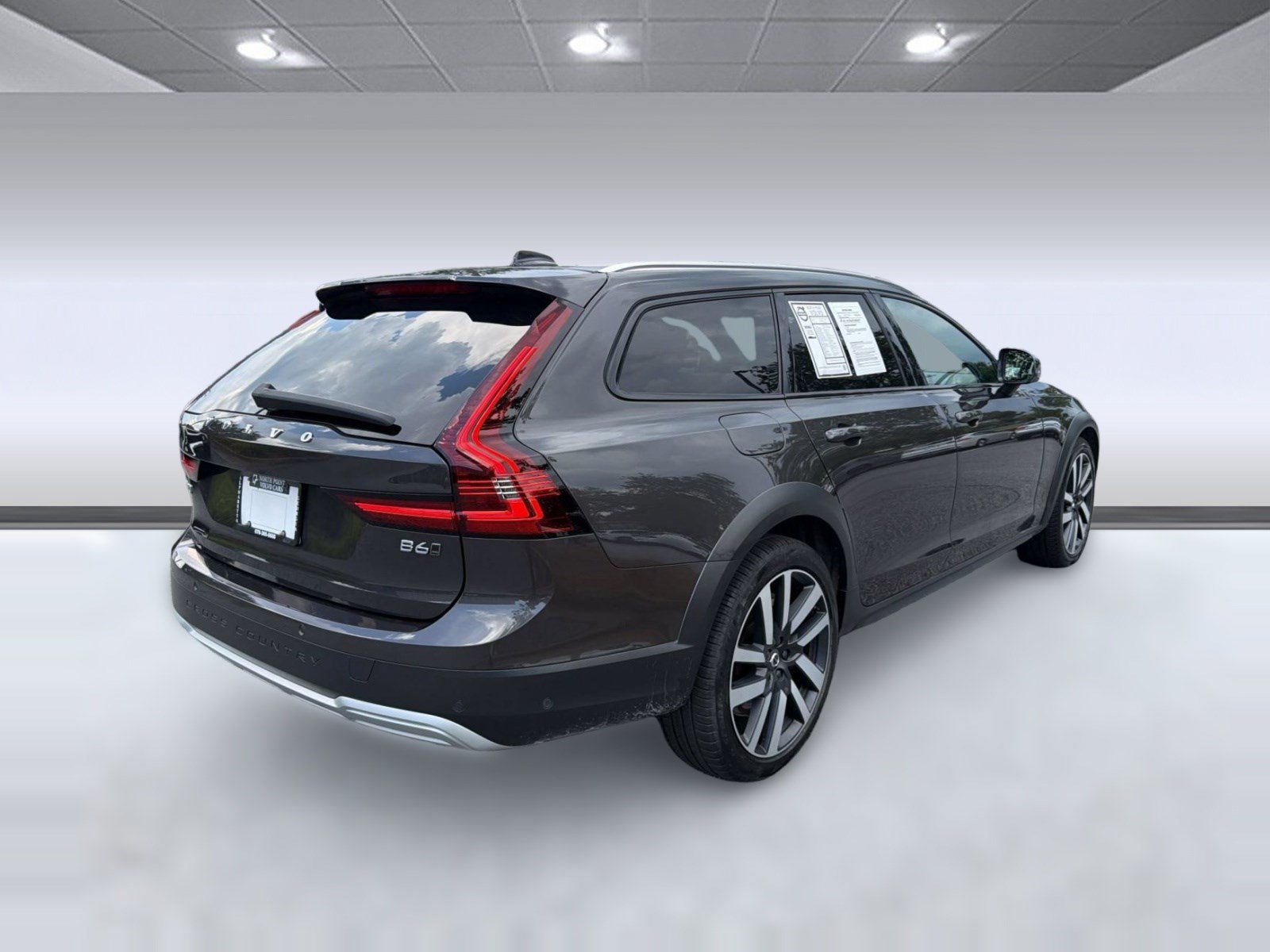 Certified 2025 Volvo V90 B6 Cross Country Ultra AWD/4WD image 9