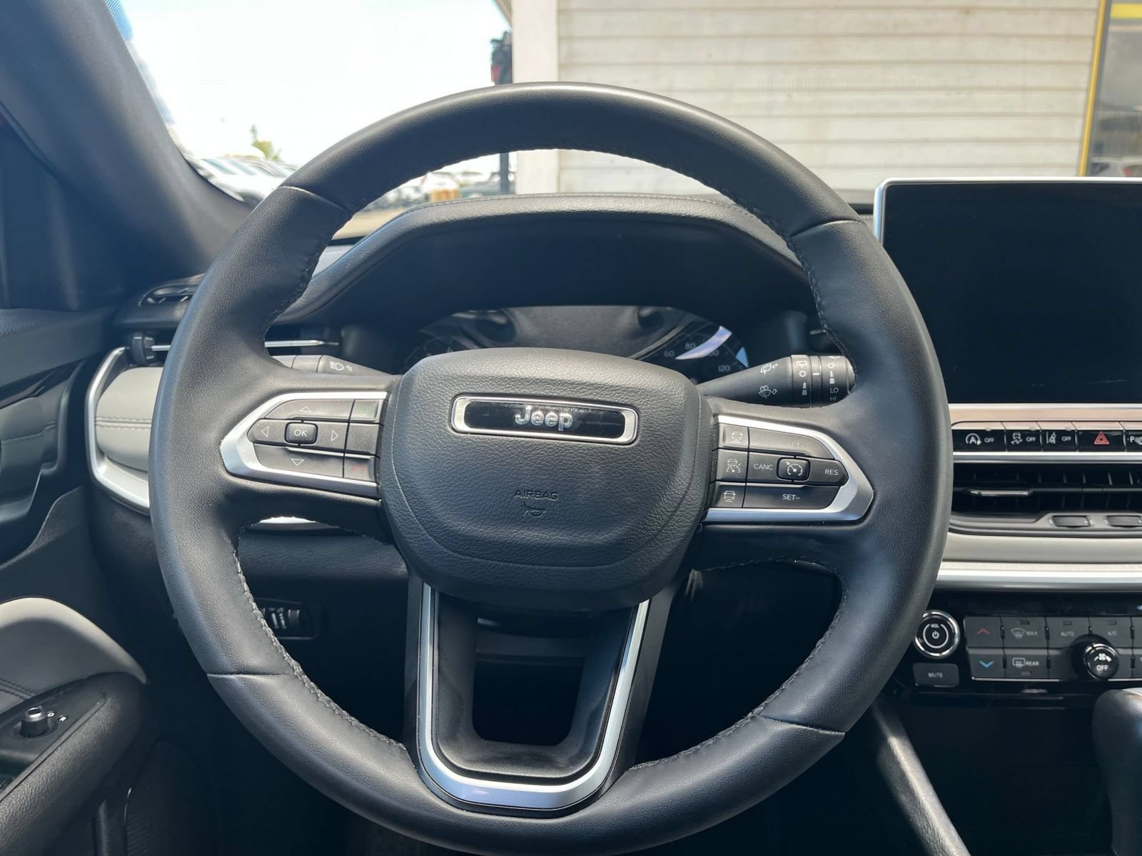 Used 2025 Jeep Compass Limited AWD/4WD image 29