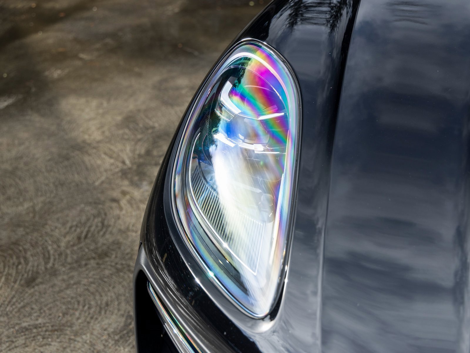 Certified 2025 Porsche Macan image 14