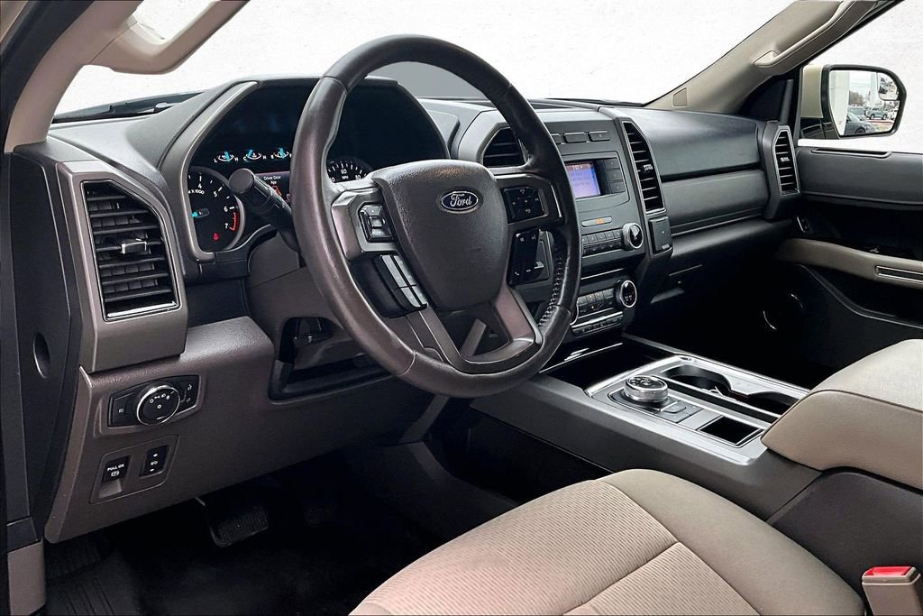 Used 2018 Ford Expedition XLT image 16