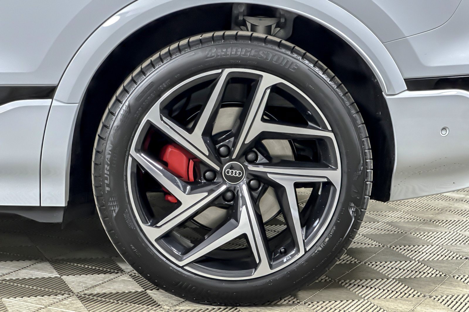 New 2025 Audi SQ6 e-tron Premium Plus AWD/4WD image 23